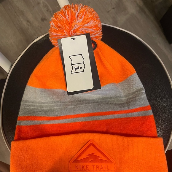 Nike Sample Trail Run Pom Cuff Beanie 